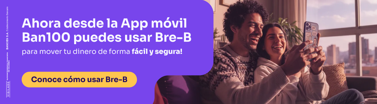 Pareja feliz abre CDT en línea desde su celular